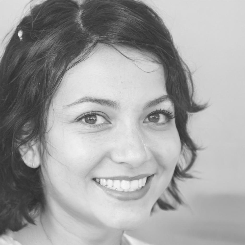 Ritratto professionale di Elena Rossi, esperta in analytics